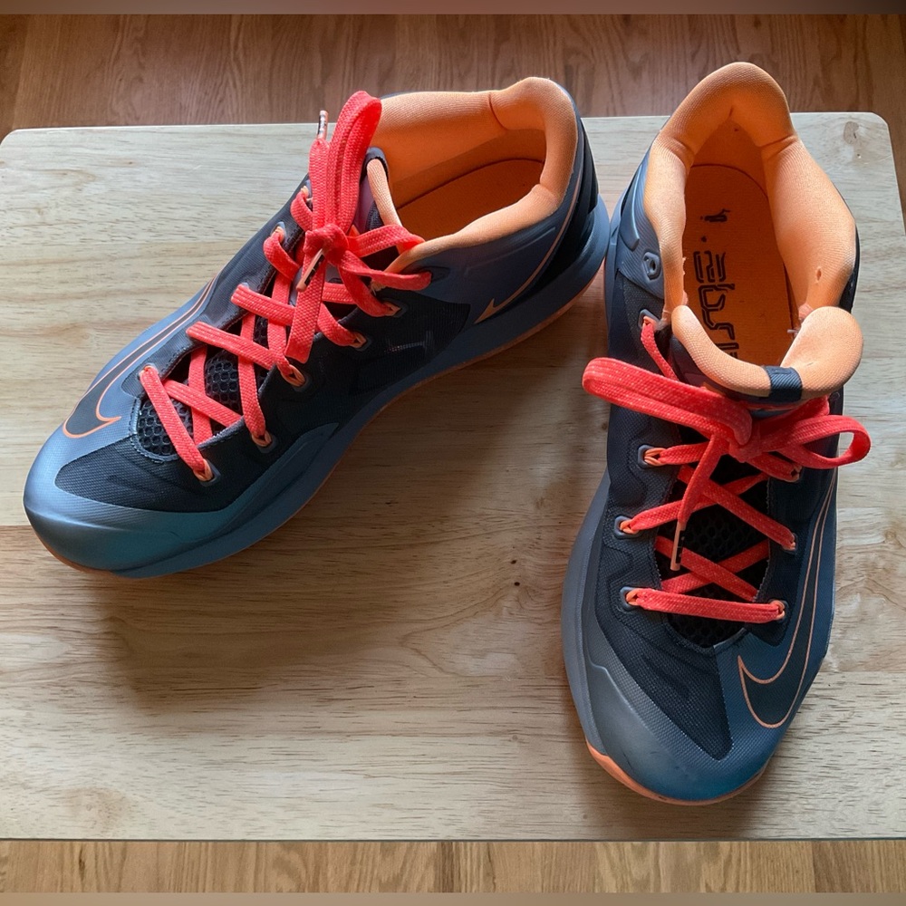 Men’s Nike Air Max LeBron 11 XI Low Magnet Grey Sneakers
642849-002